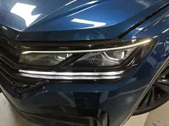 2021 Volkswagen Touareg 3.0TSI Black Sport Package, синий — фото 11