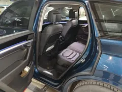 2021 Volkswagen Touareg 3.0TSI Black Sport Package, синий — фото 15