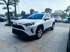 2022 Toyota RAV4 2.0L CVT 2WD Urban, белый — фото 1