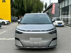 2024 Xpeng X9 610 Long Range Pro — фото 2