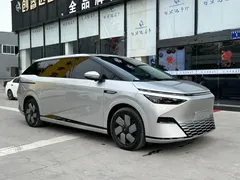 2024 Xpeng X9 610 Long Range Pro — фото 3