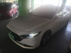 2021 Mazda 3 2.0L AT, белый — фото 2