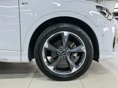 2023 Audi Q3 35 TFSI Fashion Sport 1.4T, белый — фото 6