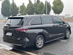 2021 Toyota Sienna 2.5L Hybrid Luxury, чёрный — фото 8