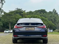 2022 Lexus ES 300h Excellence, синий — фото 5