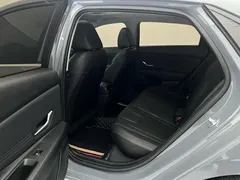2022 Hyundai Elantra 1.5L CVT LUX Premium — фото 13