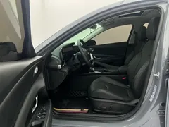 2022 Hyundai Elantra 1.5L CVT LUX Premium — фото 17