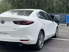 2023 Mazda 3 2.0L AT, белый — фото 6