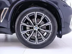 2022 BMW X5 30Li Premium M Sport Package, чёрный — фото 6