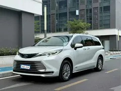2021 Toyota Sienna 2.5L Hybrid Luxury, белый — фото 1