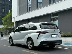 2021 Toyota Sienna 2.5L Hybrid Luxury, белый — фото 3