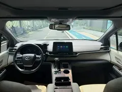 2021 Toyota Sienna 2.5L Hybrid Luxury, белый — фото 9