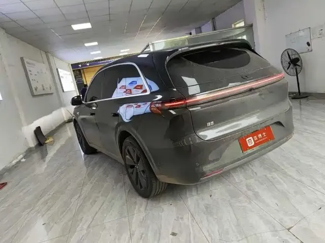 2025 Li Auto L6