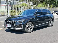 2023 Audi Q7 55 TFSI quattro S line Sport, чёрный — фото 1