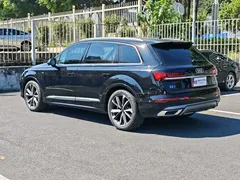 2023 Audi Q7 55 TFSI quattro S line Sport, чёрный — фото 3