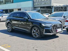 2023 Audi Q7 55 TFSI quattro S line Sport, чёрный — фото 4
