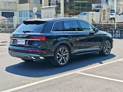 2023 Audi Q7 55 TFSI quattro S line Sport, чёрный — фото 6
