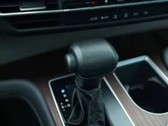 2023 Toyota Granvia 2.5L Hybrid Luxury — фото 8