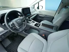 2023 Toyota Granvia 2.5L Hybrid Luxury — фото 9