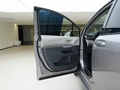 2023 Toyota Granvia 2.5L Hybrid Luxury — фото 15