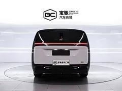 2024 Li Auto MEGA Ultra, белый — фото 4
