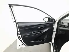 2021 Toyota Yaris L Zhixuan 1.5L CVT Leading, белый — фото 8