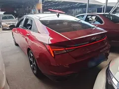 2022 Hyundai Elantra 1.5L CVT LUX Premium — фото 5
