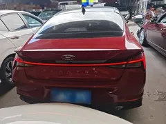 2022 Hyundai Elantra 1.5L CVT LUX Premium — фото 6