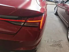 2022 Hyundai Elantra 1.5L CVT LUX Premium — фото 8