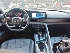 2022 Hyundai Elantra 1.5L CVT LUX Premium — фото 10