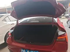 2022 Hyundai Elantra 1.5L CVT LUX Premium — фото 19