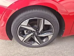 2022 Hyundai Elantra 1.5L CVT LUX Premium — фото 23