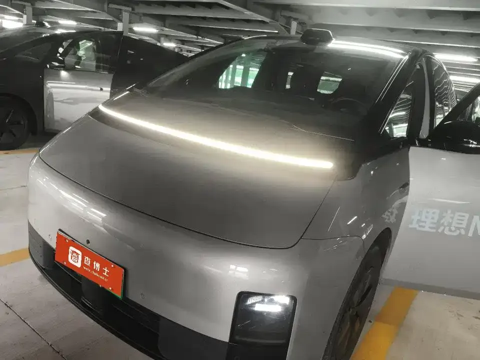 2024 Li Auto MEGA Ultra