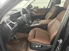 2023 BMW X7 xDrive40i Luxury Package, чёрный — фото 2