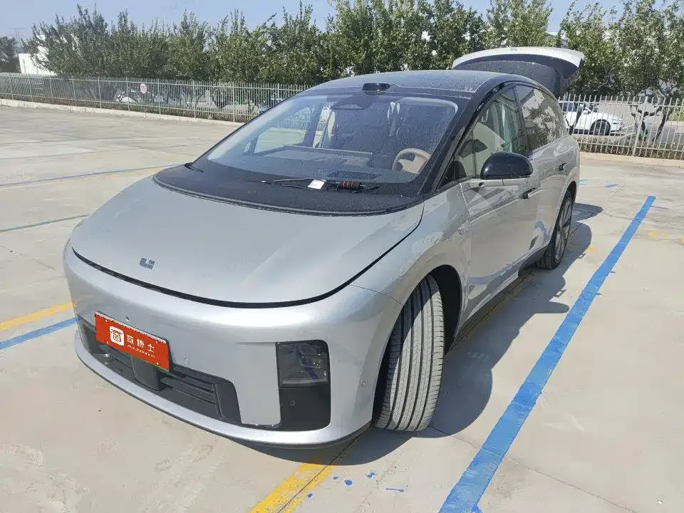 2025 Li Auto i8 Standard