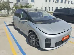 2025 Li Auto i8 Standard — фото 3