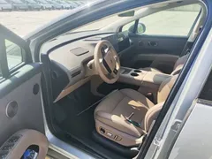 2025 Li Auto i8 Standard — фото 5