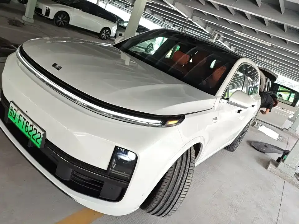 2025 Li Auto L8