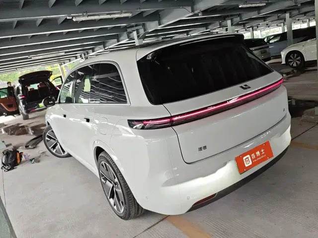 2025 Li Auto L8