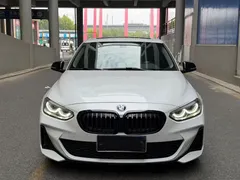 2023 BMW 1 Series 120i M Sport Night Edition, белый — фото 2