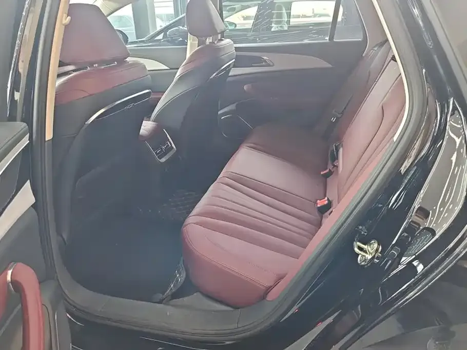 2025 Hongqi H5 PHEV 130