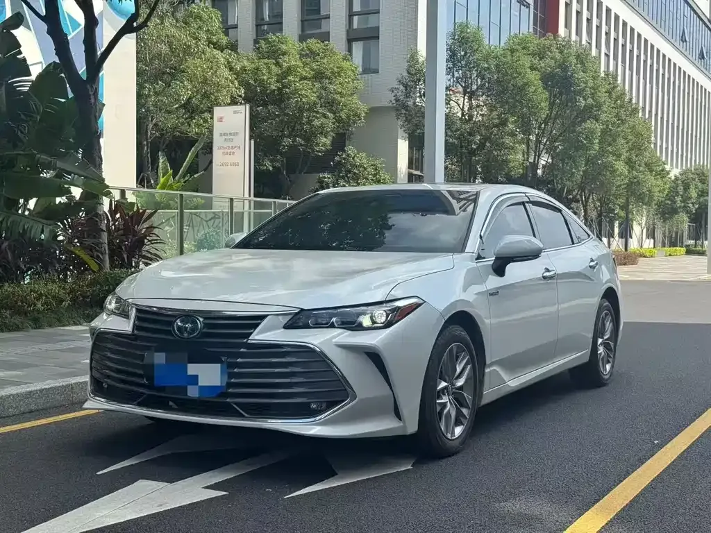 2019 Toyota Avalon Hybrid 2.5L Luxury