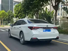 2019 Toyota Avalon Hybrid 2.5L Luxury, белый — фото 6