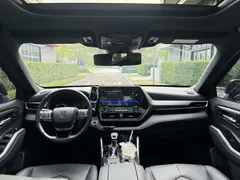2023 Toyota Crown Kluger 2.5L HEV 4WD Luxury, чёрный — фото 6