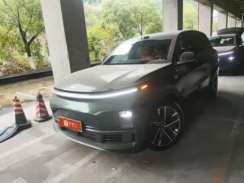 2025 Li Auto L8