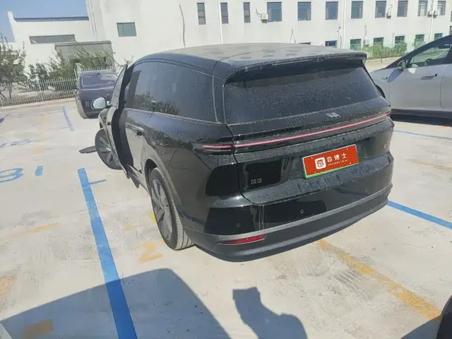 2025 Li Auto i8 Standard