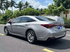 2019 Toyota Avalon Hybrid 2.5L Luxury — фото 7
