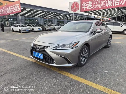 2021 Lexus ES 300h Excellence