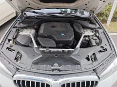 2021 BMW 5 Series 530Li Premium M Sport Package, белый — фото 16