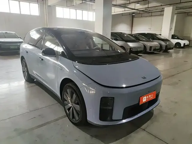 2025 Li Auto i8 Standard